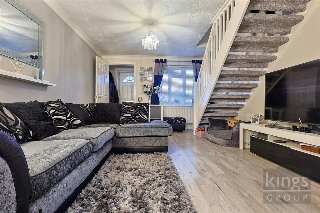 Property photo 2 of 18 Lounge