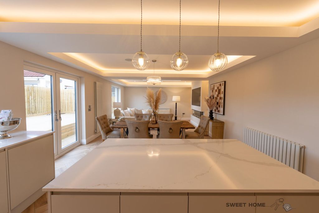 Property photo 3 of 32 Dining Room
