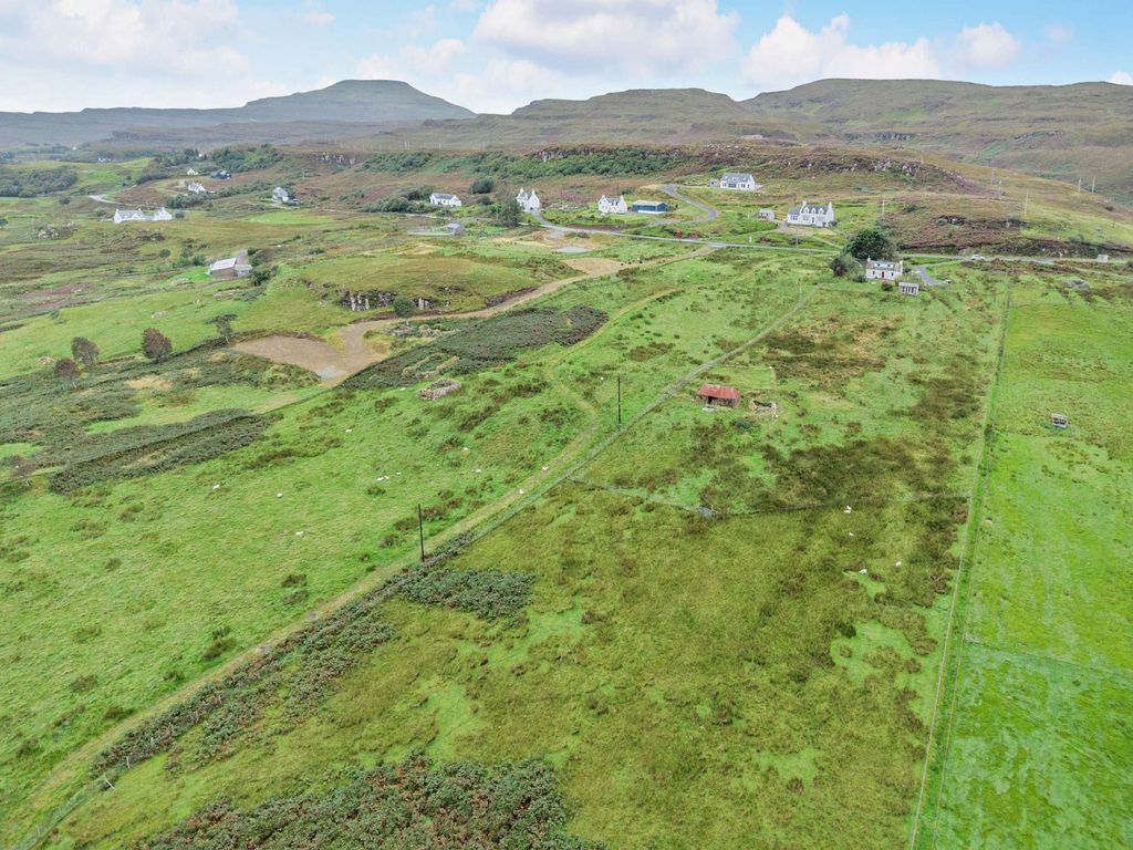 Property photo 2 of 8 18/19 Colbost