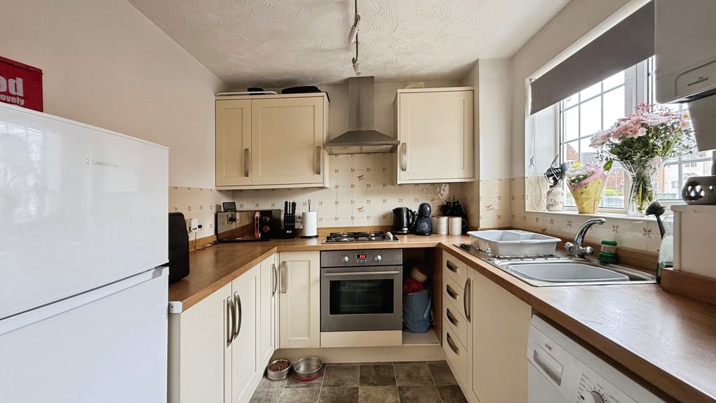 Property photo 2 of 11 Kitchen