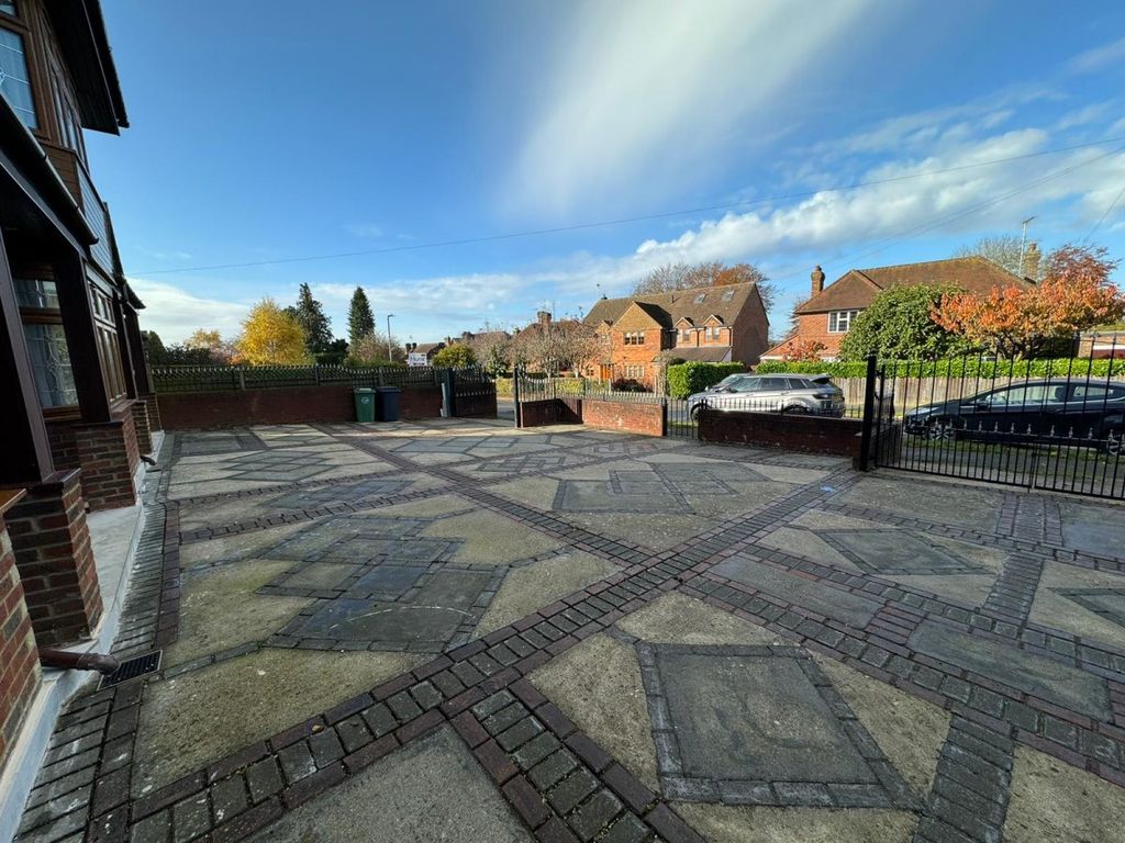 Property photo 2 of 29