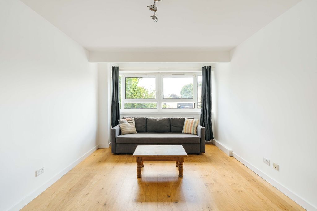 Property photo 1 of 10 Buxton Street, E1