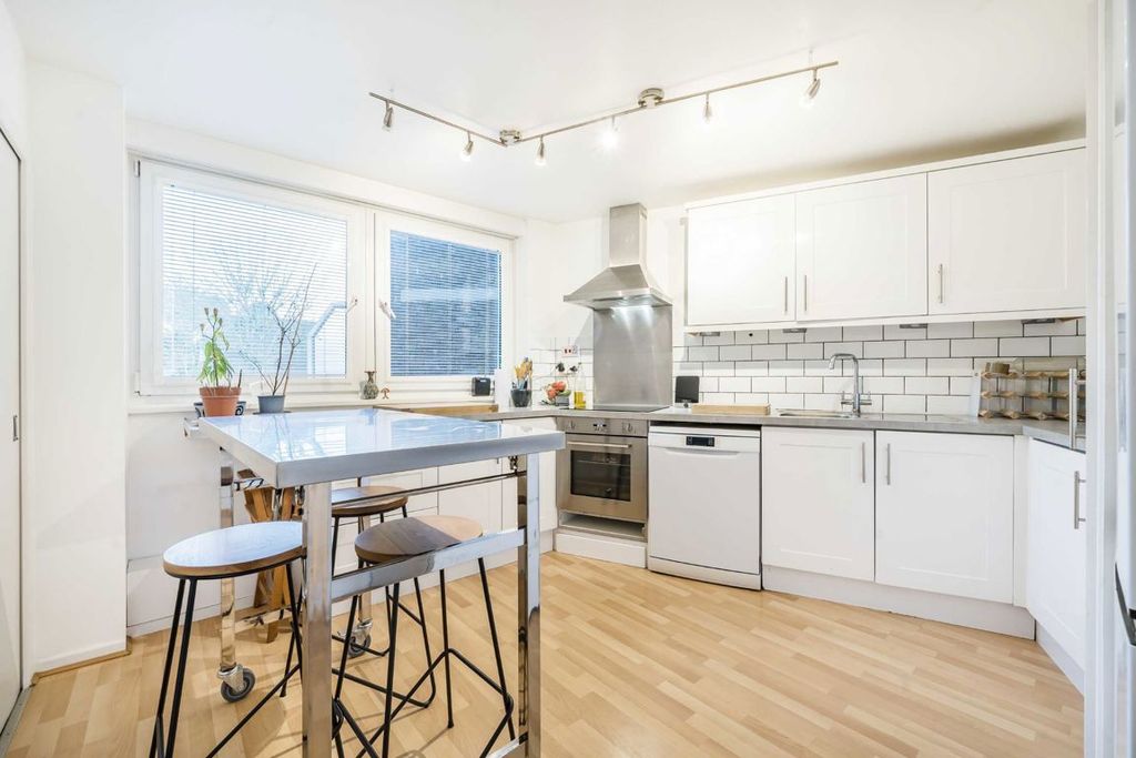 Property photo 3 of 5