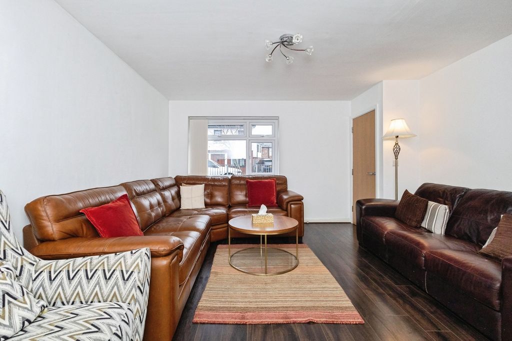 Property photo 3 of 24 Pbox-Img.Jpg