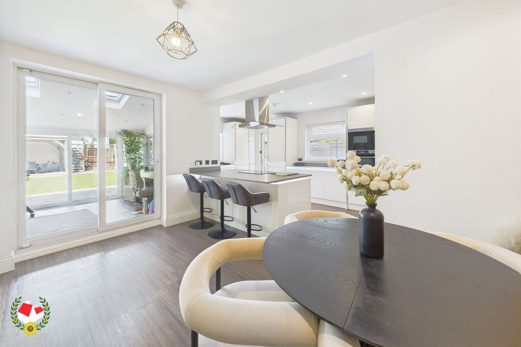 Property photo 3 of 25