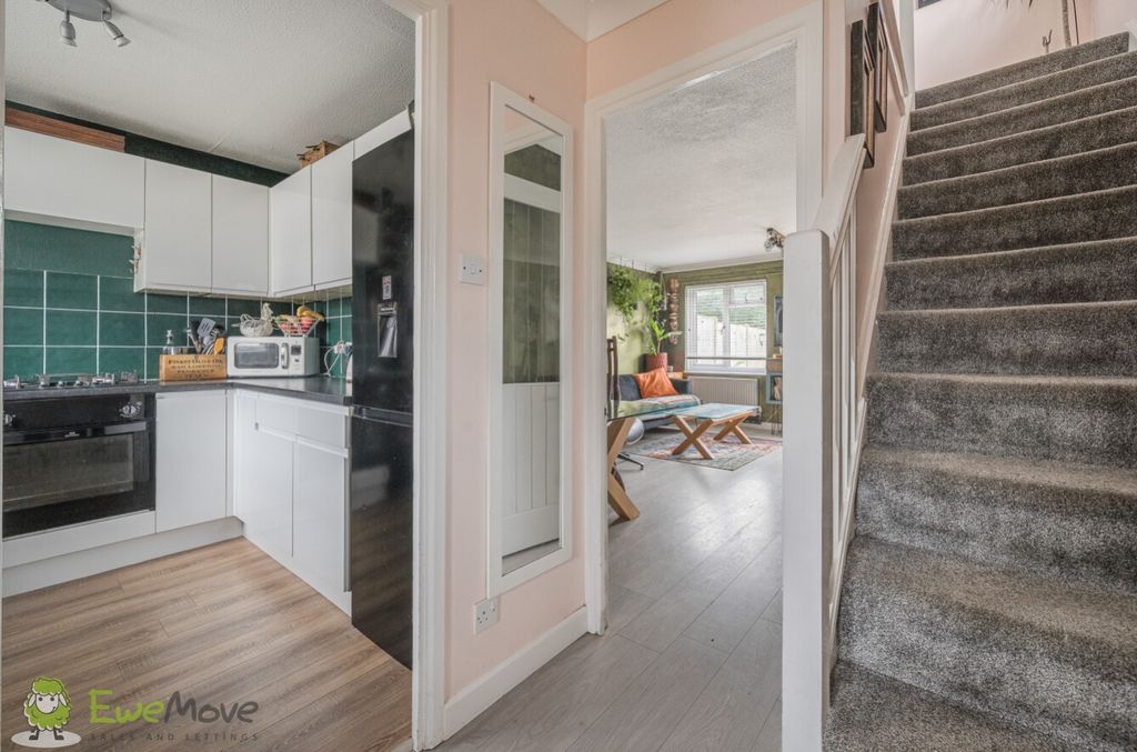 Property photo 2 of 16 Entrance Hallway