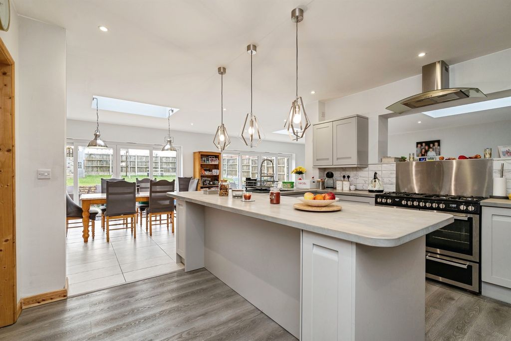 Property photo 2 of 20