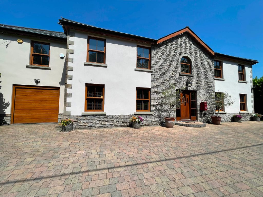 Property photo 1 of 42