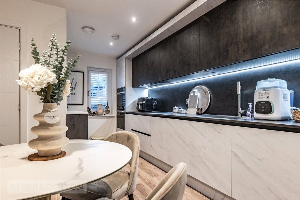 Property photo 3 of 21 Kitchen Dining