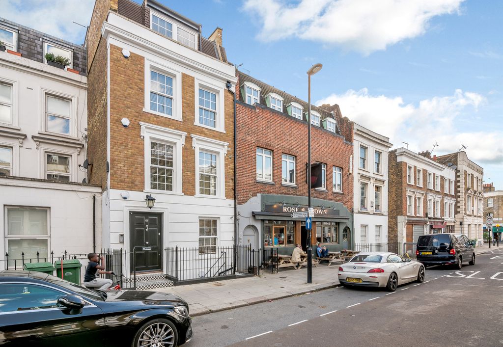 Property photo 1 of 8 8348451-Exterior02-8