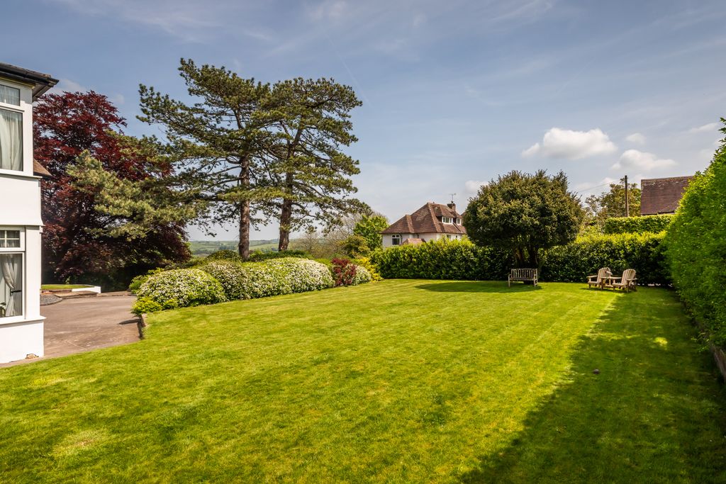 Property photo 3 of 26 Garden