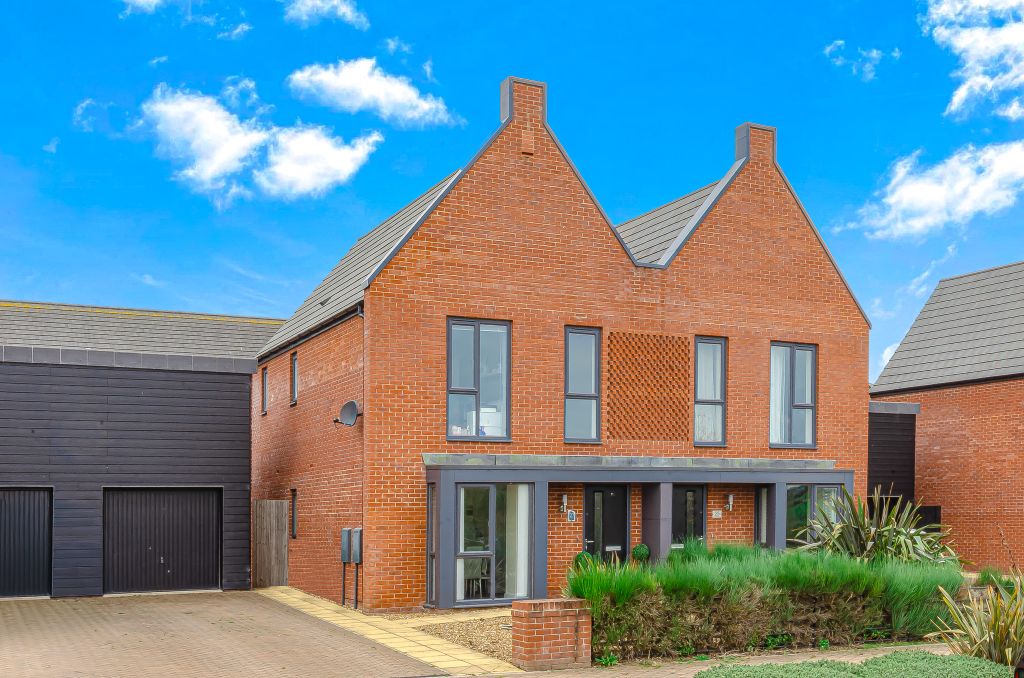 Property photo 1 of 22 Advert-03