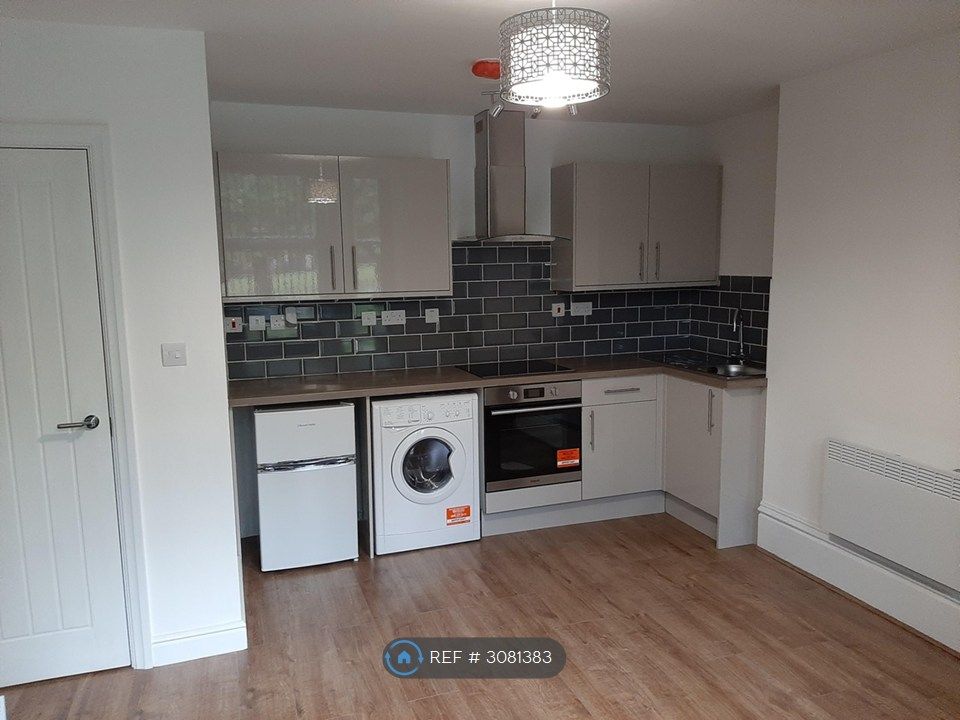 Property photo 2 of 9 Kitchen / Living