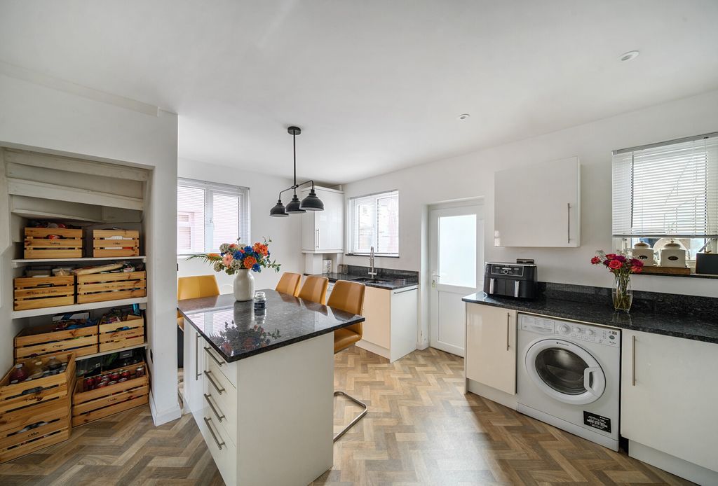 Property photo 2 of 16 1372311-9-68F8Ba9...