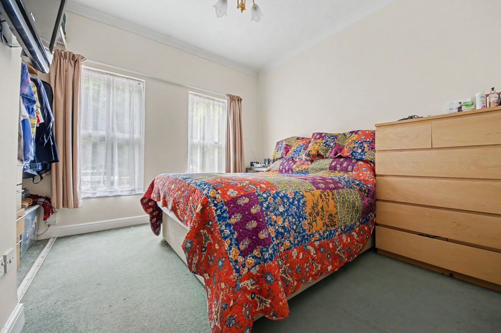 Additional image 8 of 2 bed flat for saleMidanbury Lane, Bitterne Park SO18