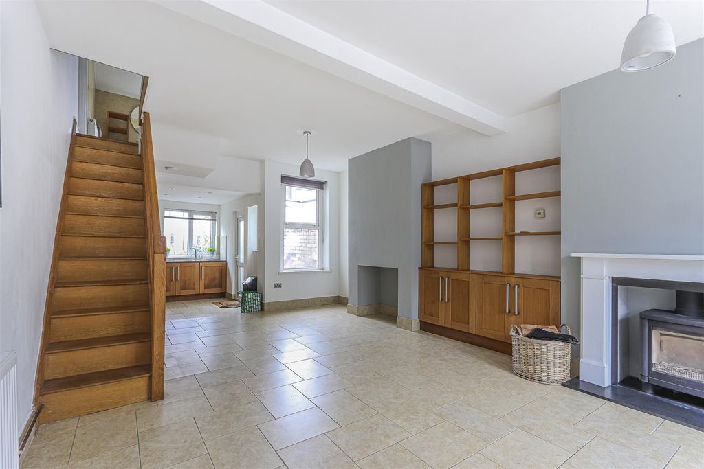 Property photo 2 of 17 Meadow Street 18-4.Jpg