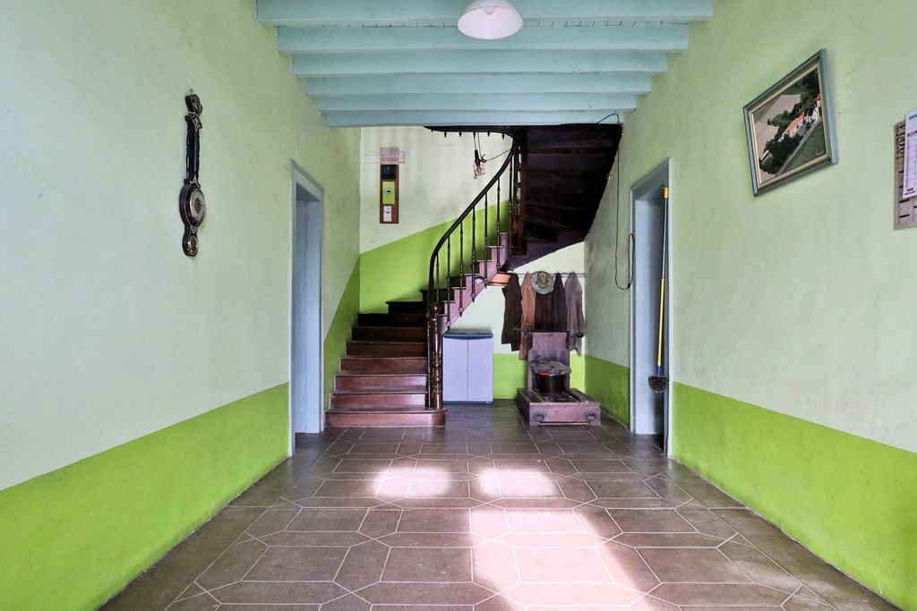 Property photo 3 of 28