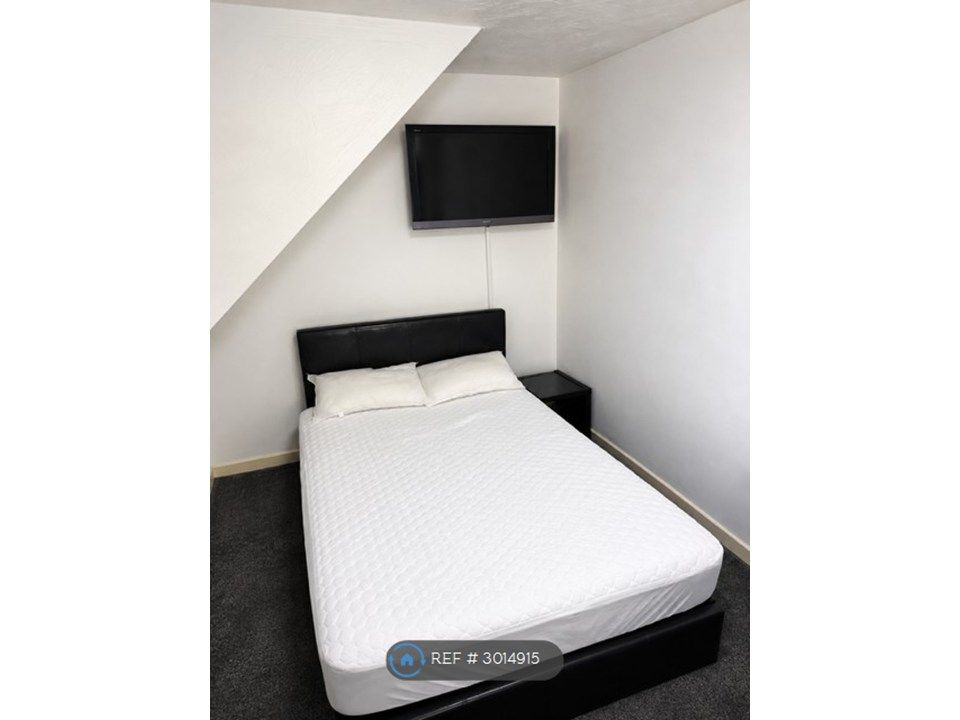Property photo 3 of 11 Bedroom
