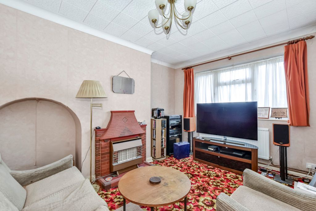 Property photo 3 of 13 Dsc_0101-Dsc_0102