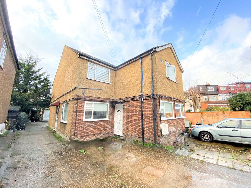 Property photo 1 of 9 Ivy Court Ig2