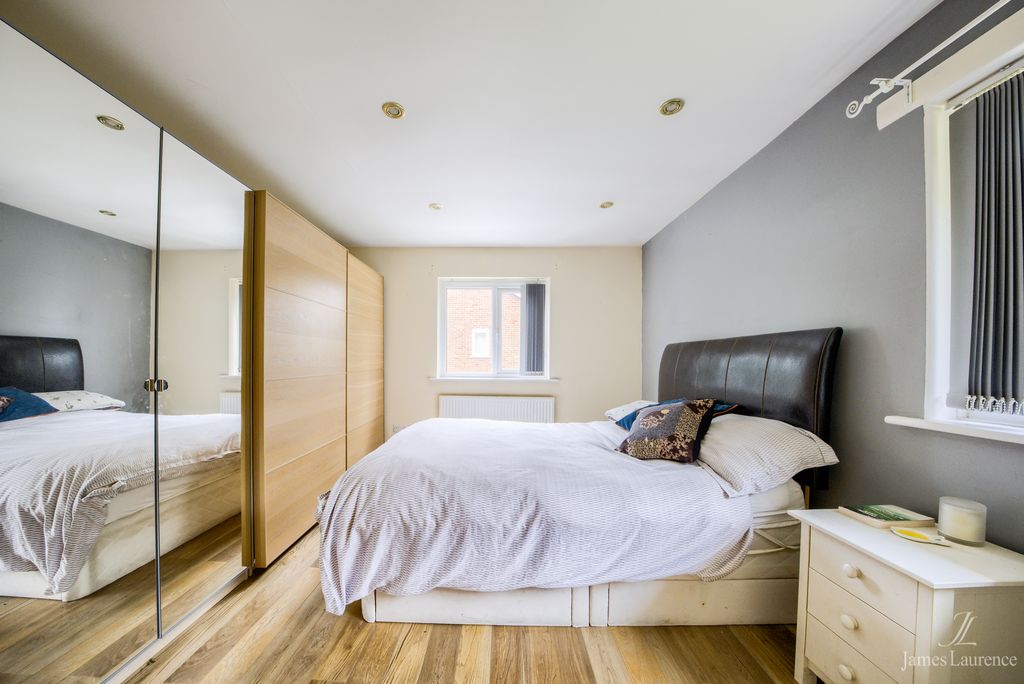 Property photo 2 of 25