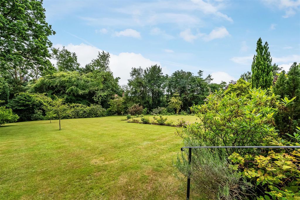 Additional image 19 of 3 bed flat for saleStack House, West Hill, Oxted RH8