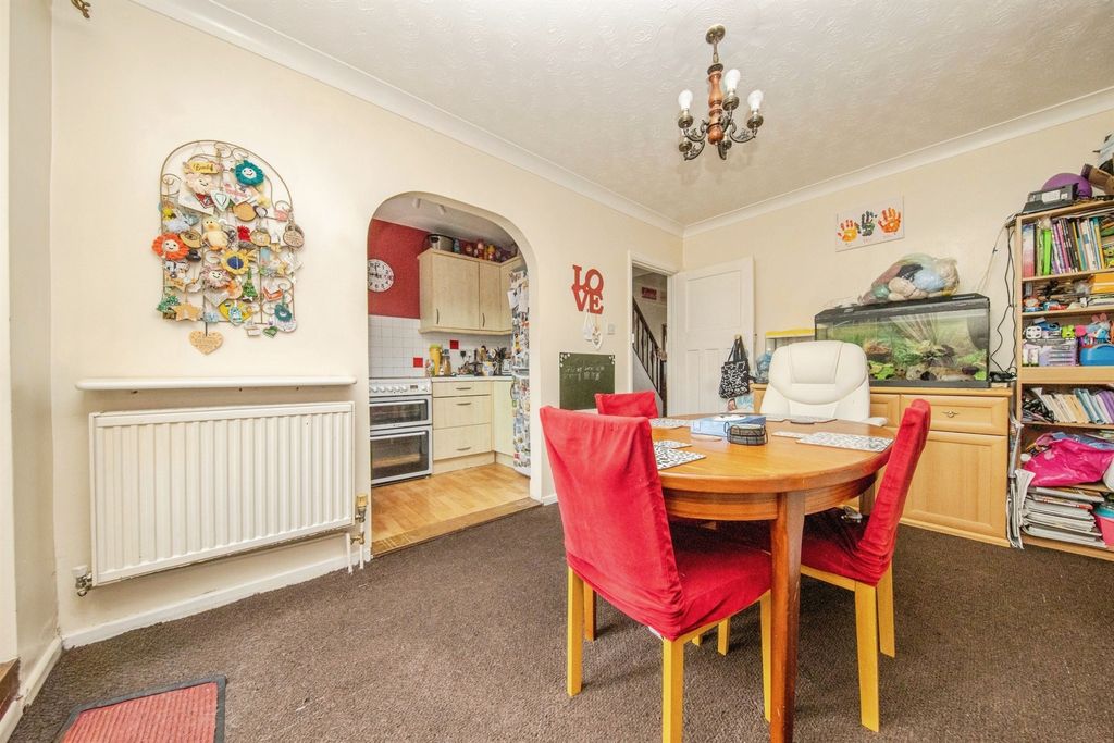 Property photo 3 of 16