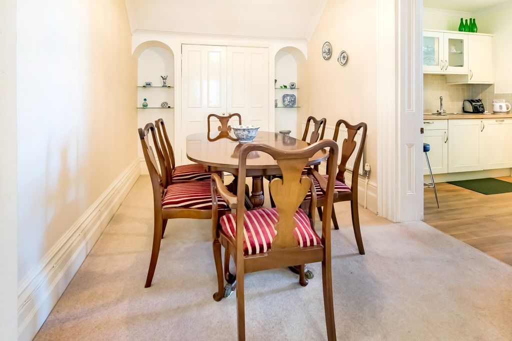 Property photo 3 of 14 Dining Area