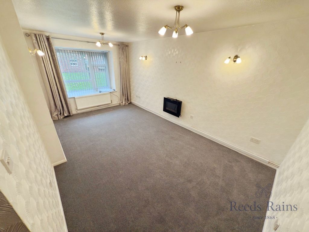 Property photo 3 of 15 Lounge