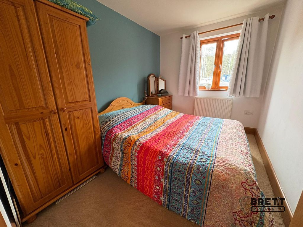 Additional image 4 of 2 bed flat for saleSovereign House, Nelson Quay, Milford Haven, Pembrokeshire. SA73