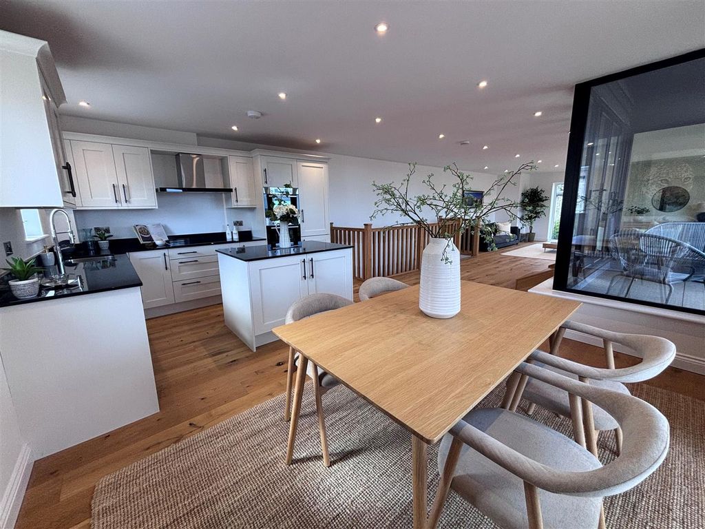 Property photo 3 of 16 Kitchen Diner