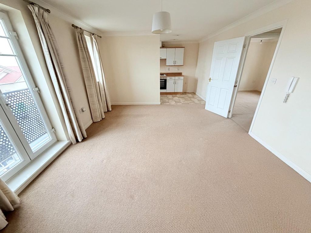 Property photo 3 of 13 Lounge