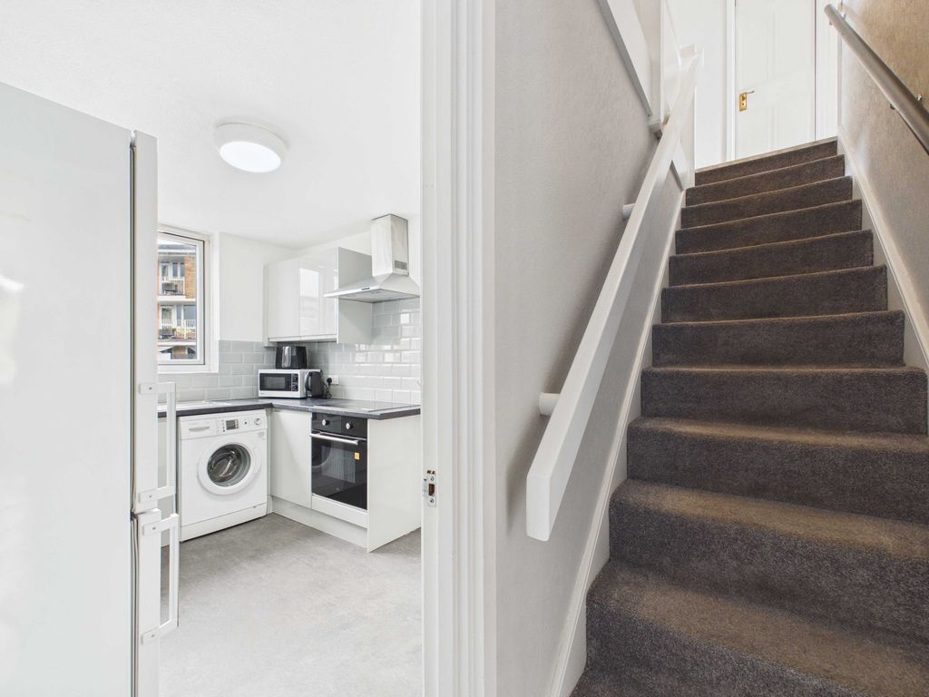 Property photo 3 of 18 Cam03741G0-Pr0151-Still007