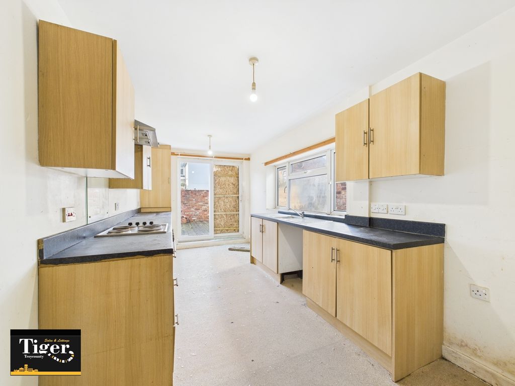 Property photo 3 of 10 Cam03440G0-Pr0295-Still002