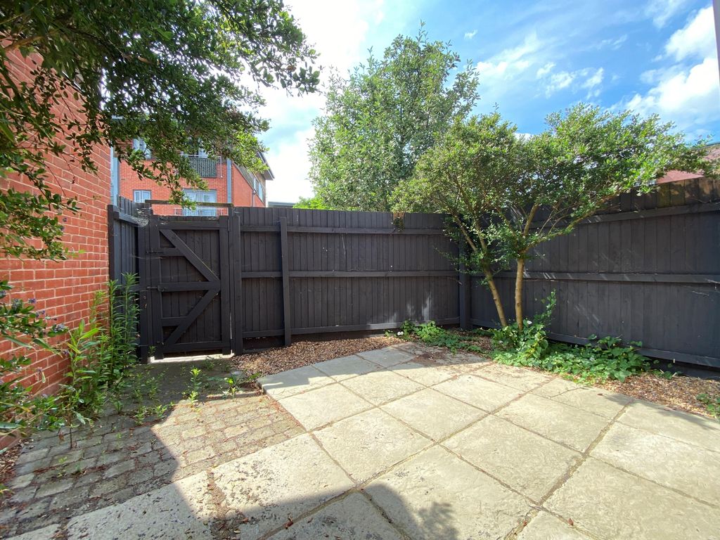 Property photo 2 of 13 Garden