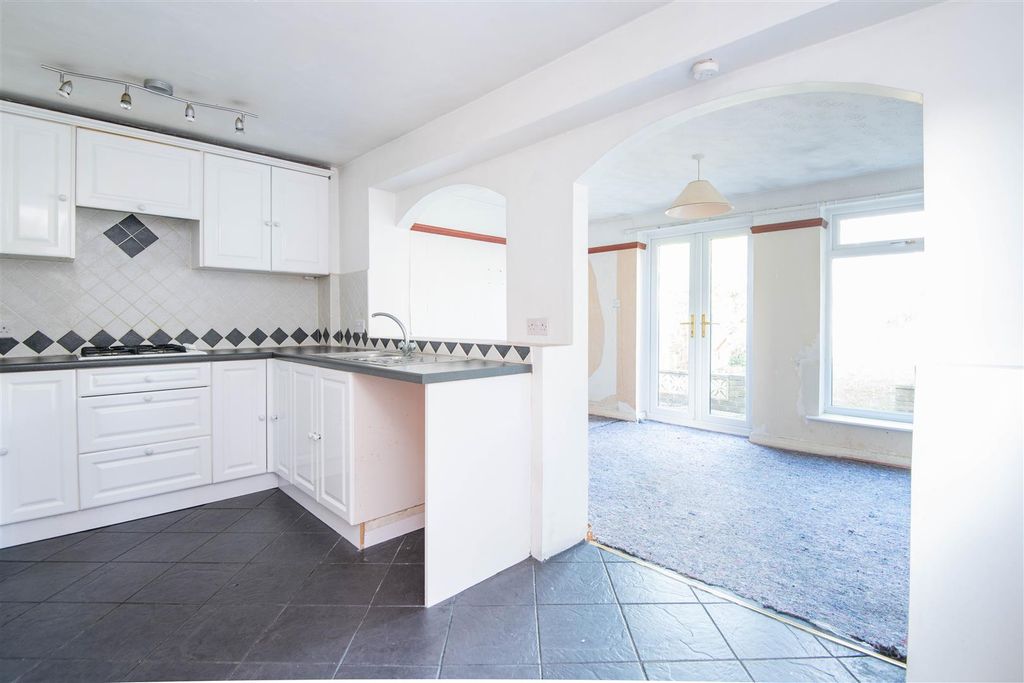 Property photo 3 of 16 Kitchen