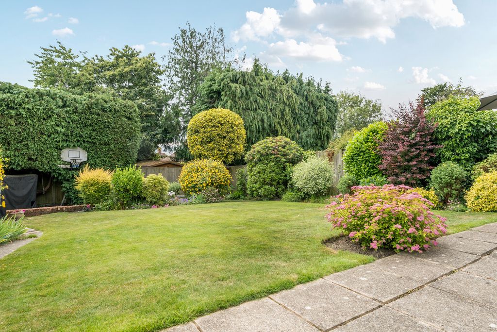 Property photo 2 of 21 1310972-1-684Fea0...