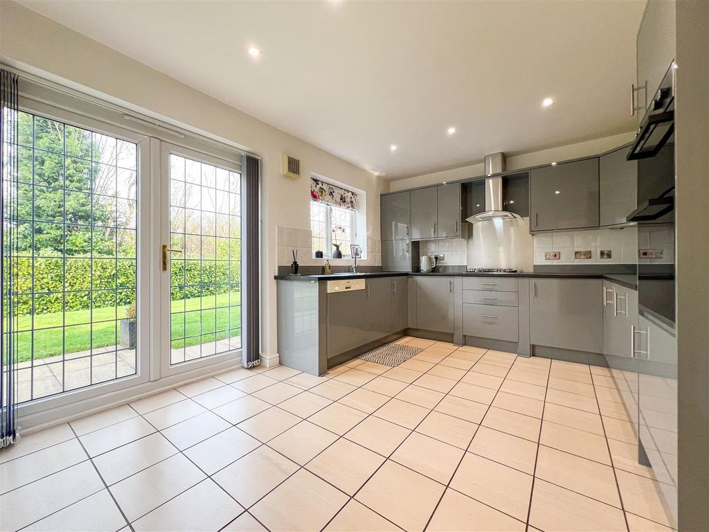 Property photo 3 of 34 Kitchen