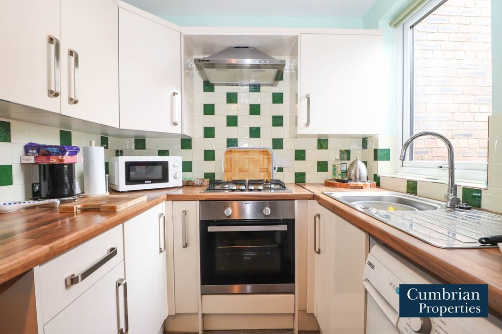 Property photo 2 of 10 Kitchen