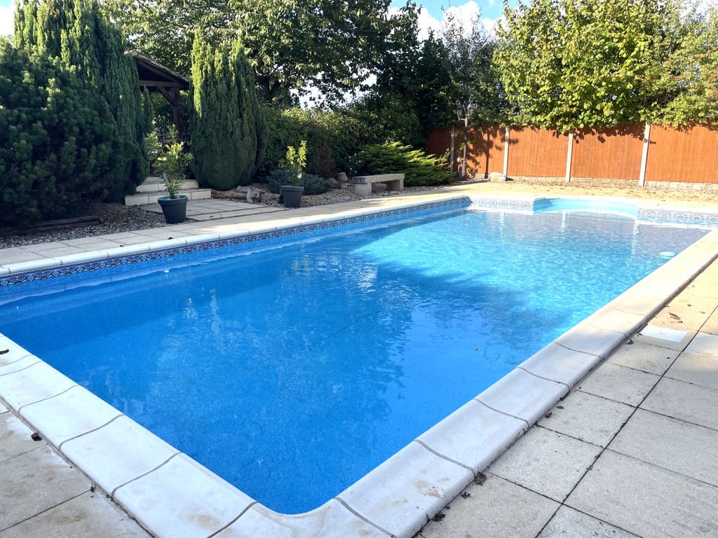 Property photo 2 of 25