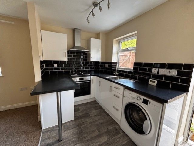 Property photo 2 of 16 2A Kitchen 3