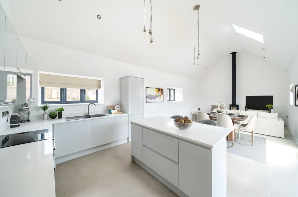 Property photo 3 of 16 Picture No. 12