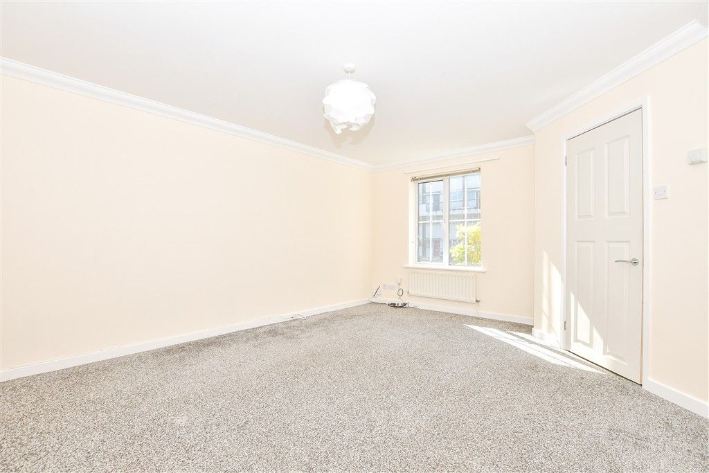 Property photo 2 of 11 Lounge