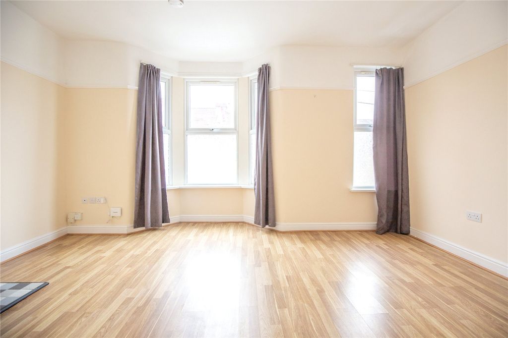 Property photo 3 of 16 Picture No. 06