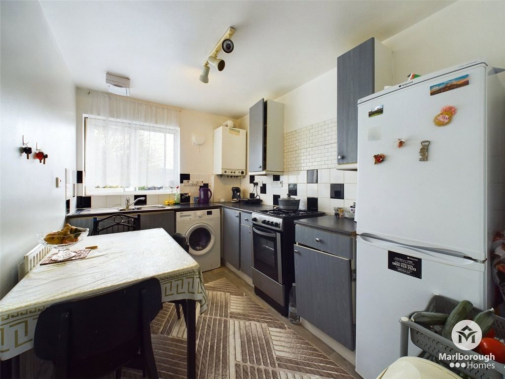Property photo 2 of 14 Westham Lane E15