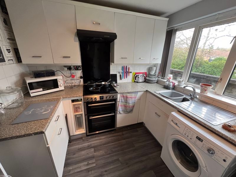 Property photo 3 of 11 Kitchen