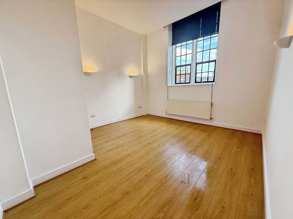 Property photo 2 of 11 Living Room