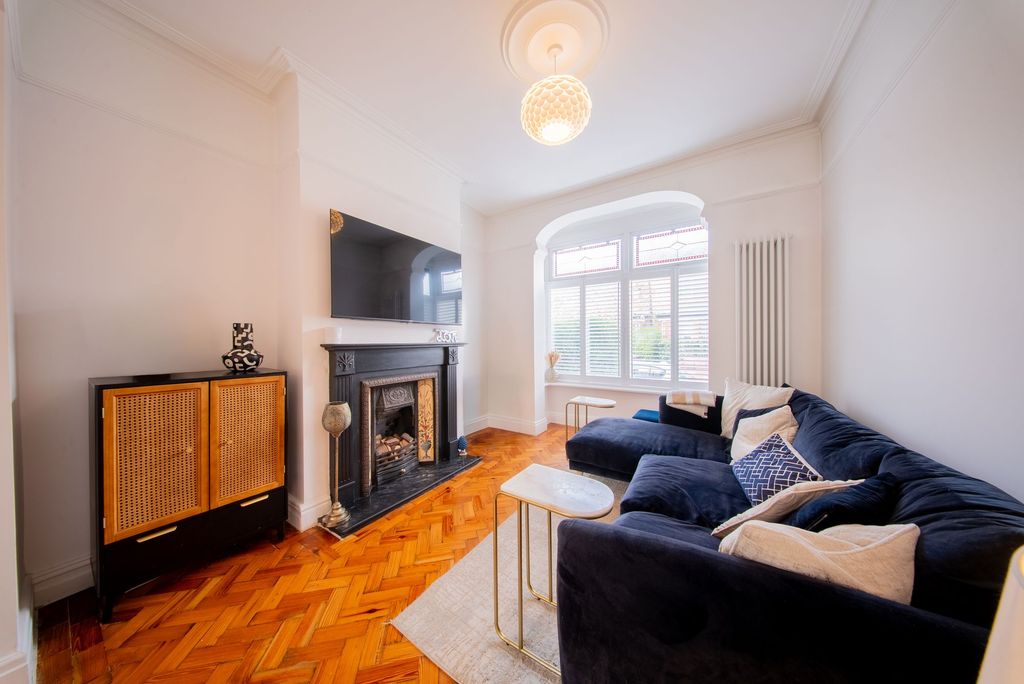 Property photo 3 of 10 Living Room