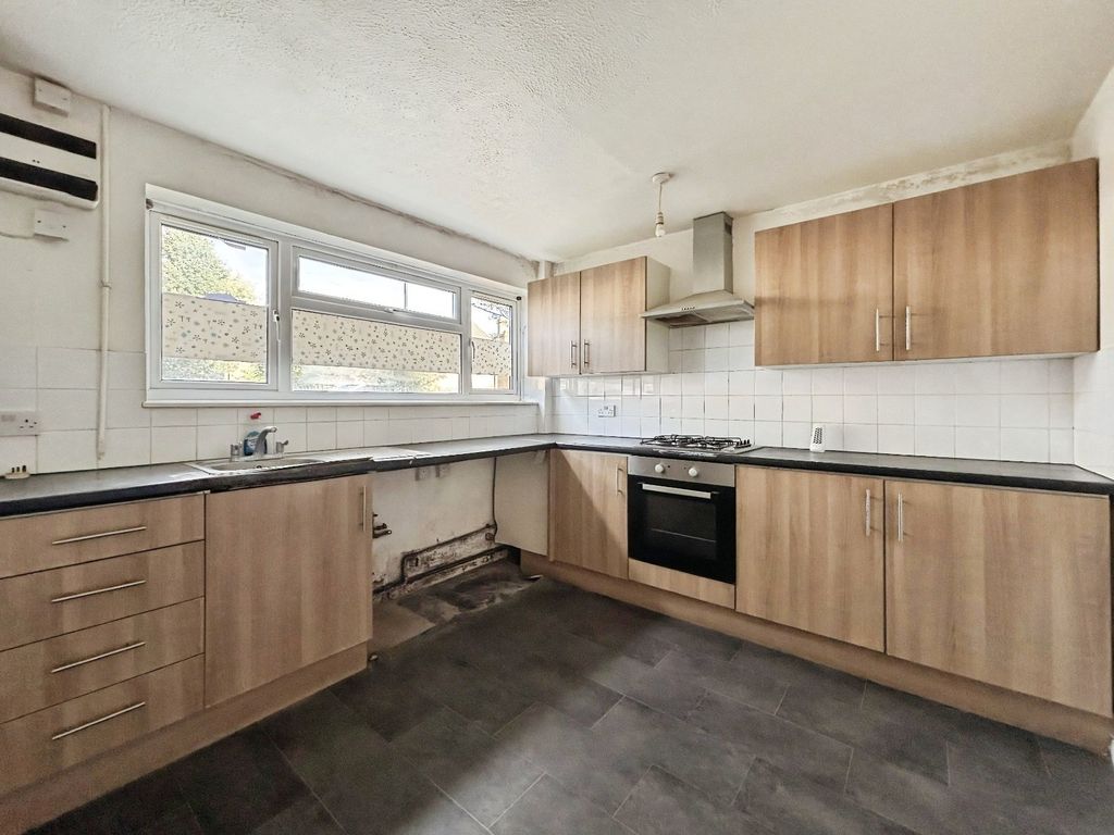 Property photo 3 of 16 03