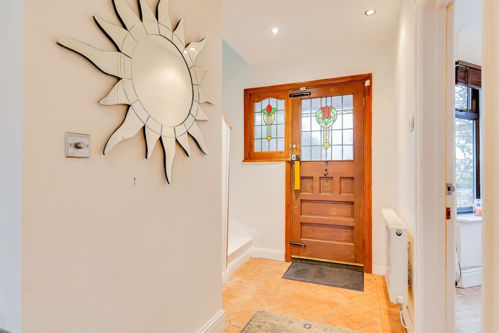 Property photo 3 of 27